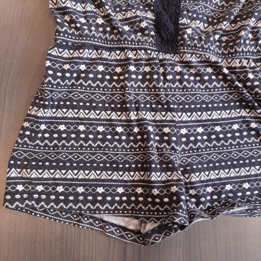 Oshkosh Boho Crochet Romper Short Tie Sleeve Striped Cotton Girls Size 7 Black